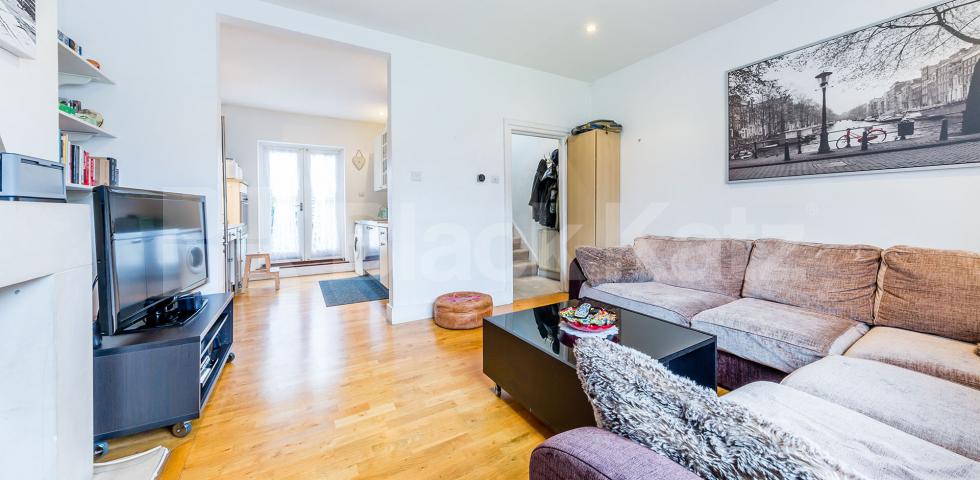 Spacious 1 bedroom flat to rent mins away from Regents Park Parkway, Camden